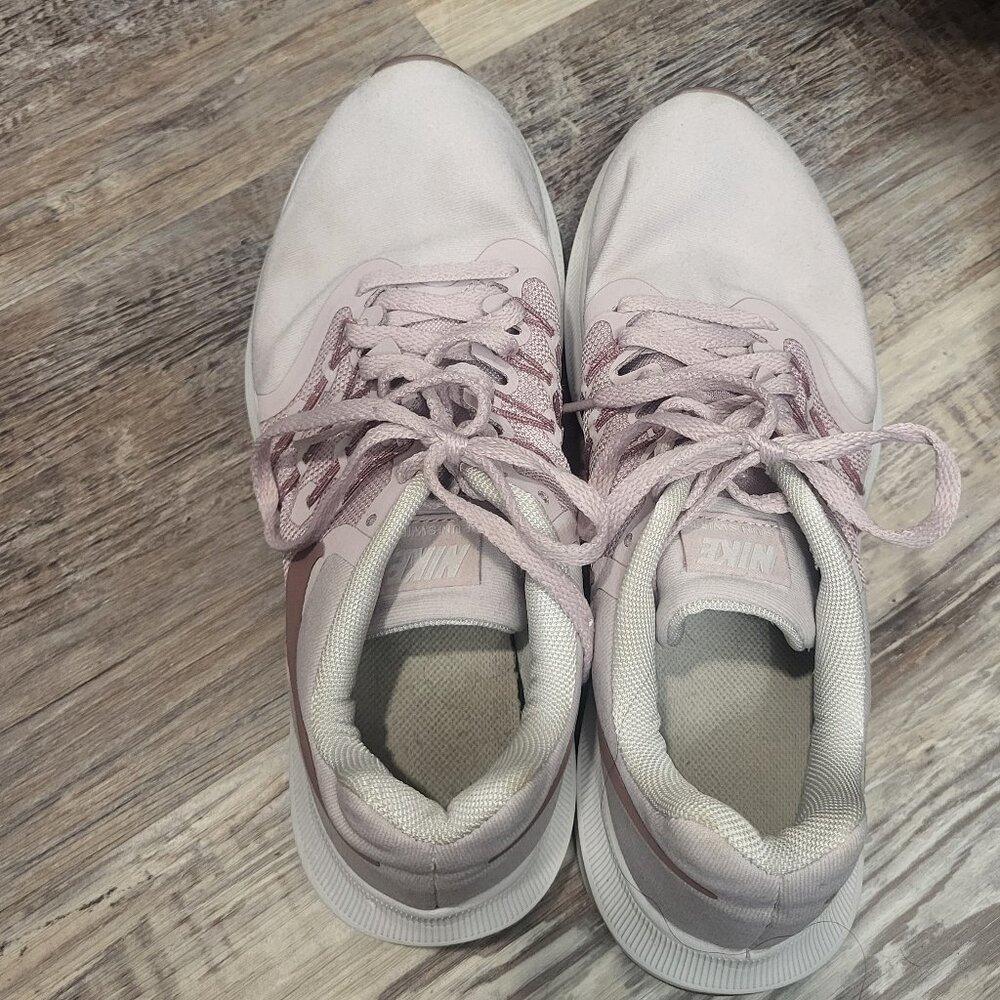 Nike Mauve running shoe